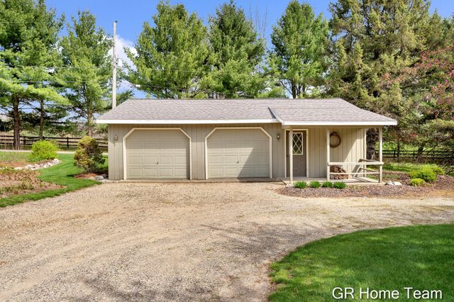 867 Cramton Avenue NE, Ada, MI 49301