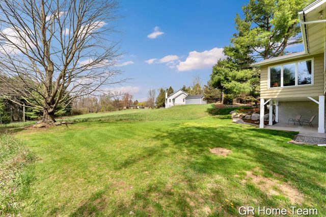 867 Cramton Avenue NE, Ada, MI 49301