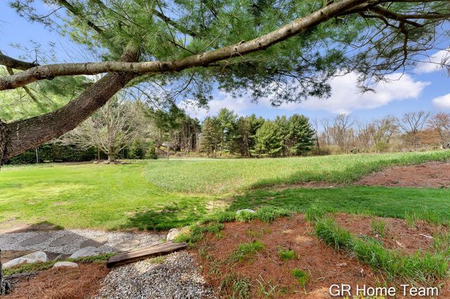 867 Cramton Avenue NE, Ada, MI 49301