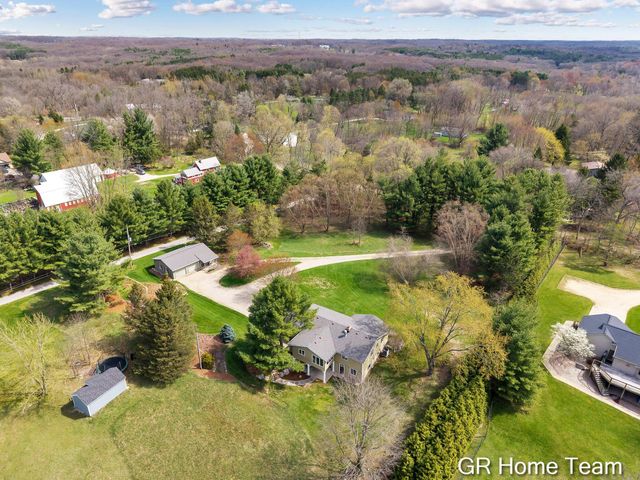 867 Cramton Avenue NE, Ada, MI 49301
