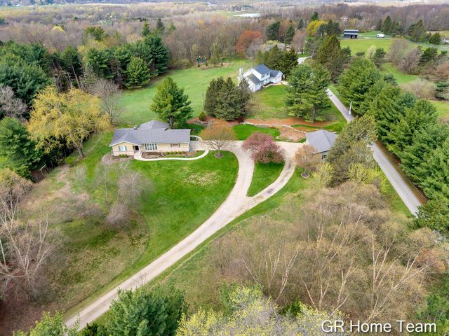 867 Cramton Avenue NE, Ada, MI 49301