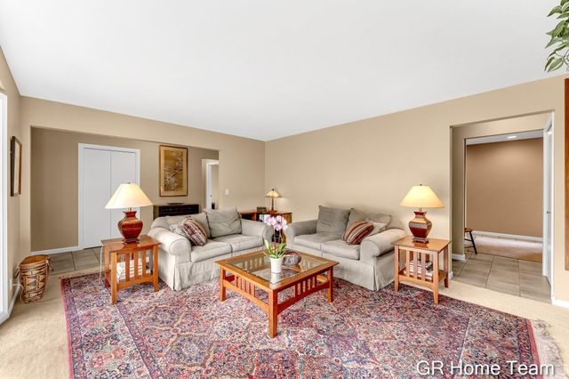 867 Cramton Avenue NE, Ada, MI 49301