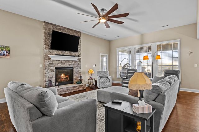 294 Brunswick Circle, Versailles, KY 40383