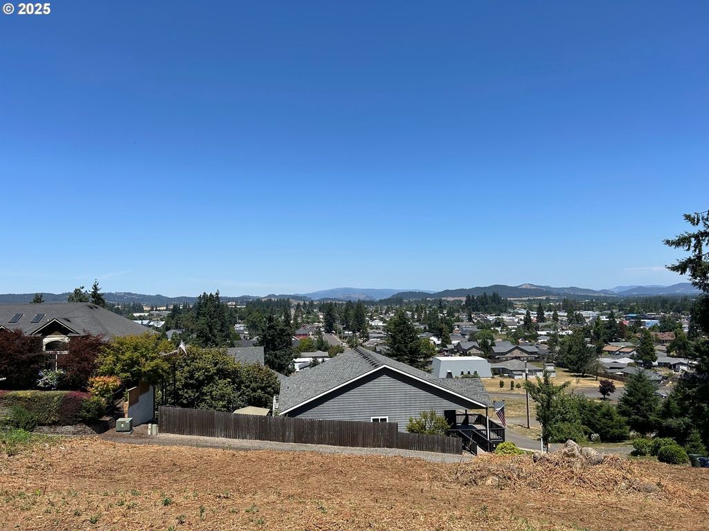 Holbrook Ln, Creswell, OR 97426