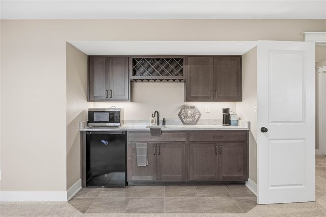 617 Mallard Pointe Drive NW, Bondurant, IA 50035