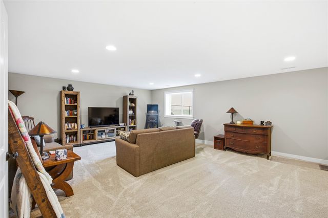 617 Mallard Pointe Drive NW, Bondurant, IA 50035