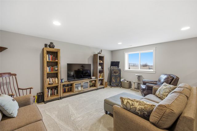 617 Mallard Pointe Drive NW, Bondurant, IA 50035