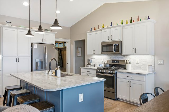 617 Mallard Pointe Drive NW, Bondurant, IA 50035