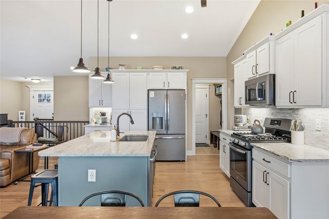 617 Mallard Pointe Drive NW, Bondurant, IA 50035