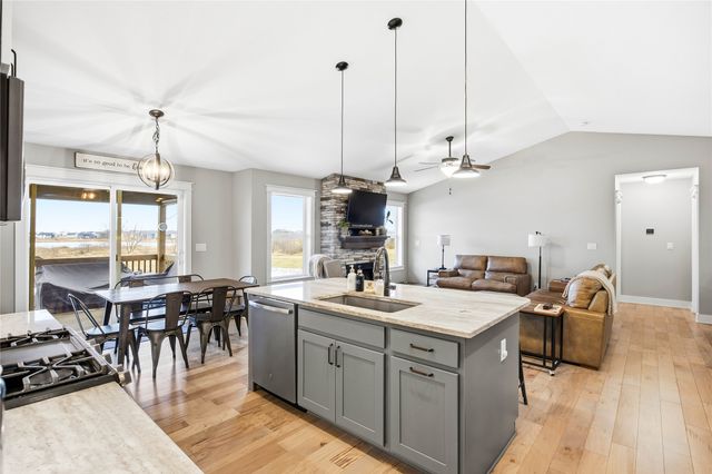 617 Mallard Pointe Drive NW, Bondurant, IA 50035