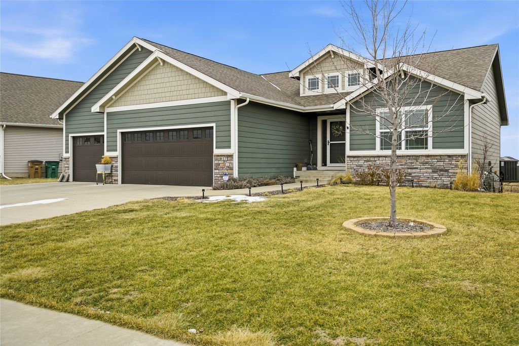 617 Mallard Pointe Drive NW, Bondurant, IA 50035
