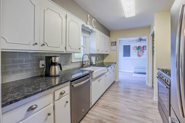 1782 Onacrest Curve, Maplewood, MN 55117