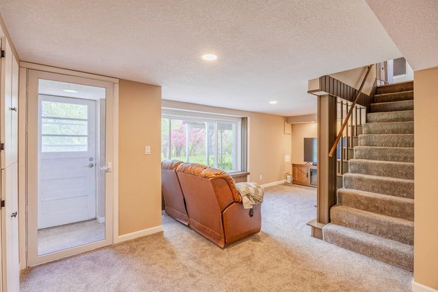 1782 Onacrest Curve, Maplewood, MN 55117