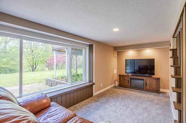 1782 Onacrest Curve, Maplewood, MN 55117