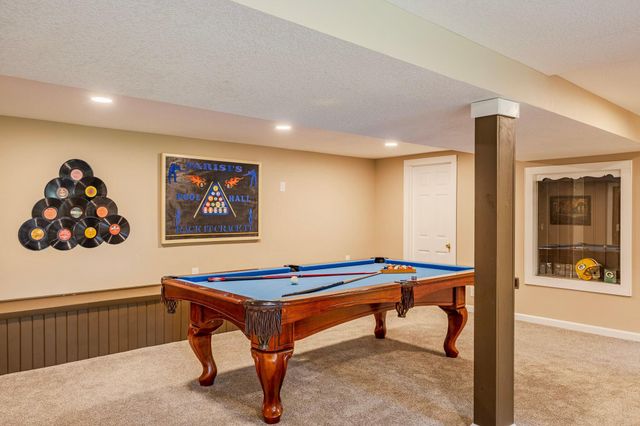 1782 Onacrest Curve, Maplewood, MN 55117