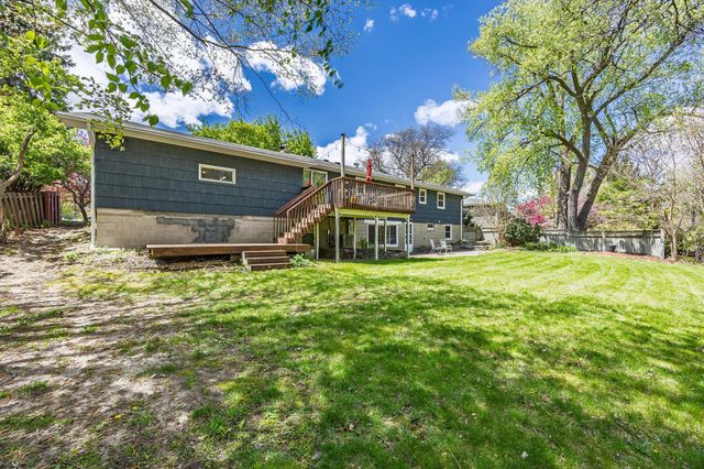 1782 Onacrest Curve, Maplewood, MN 55117