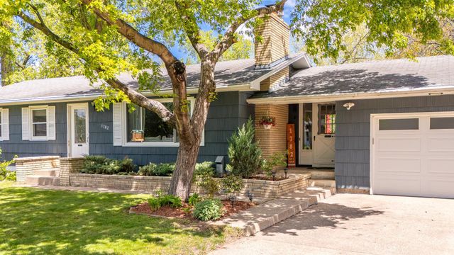 1782 Onacrest Curve, Maplewood, MN 55117