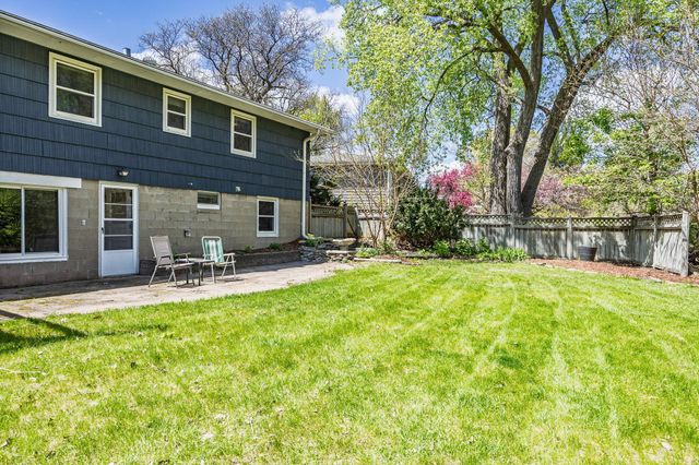 1782 Onacrest Curve, Maplewood, MN 55117