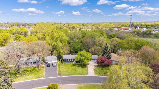 1782 Onacrest Curve, Maplewood, MN 55117
