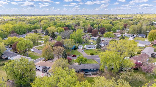 1782 Onacrest Curve, Maplewood, MN 55117