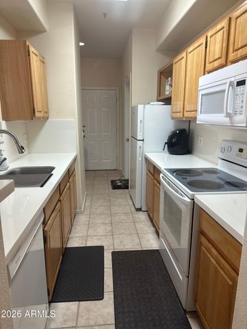 2929 W YORKSHIRE Drive 1025, Phoenix, AZ 85027