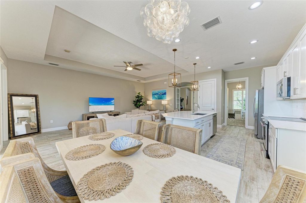 Image 24 of property listing at 10363 MEDJOOL DRIVE, Venice, FL 34293