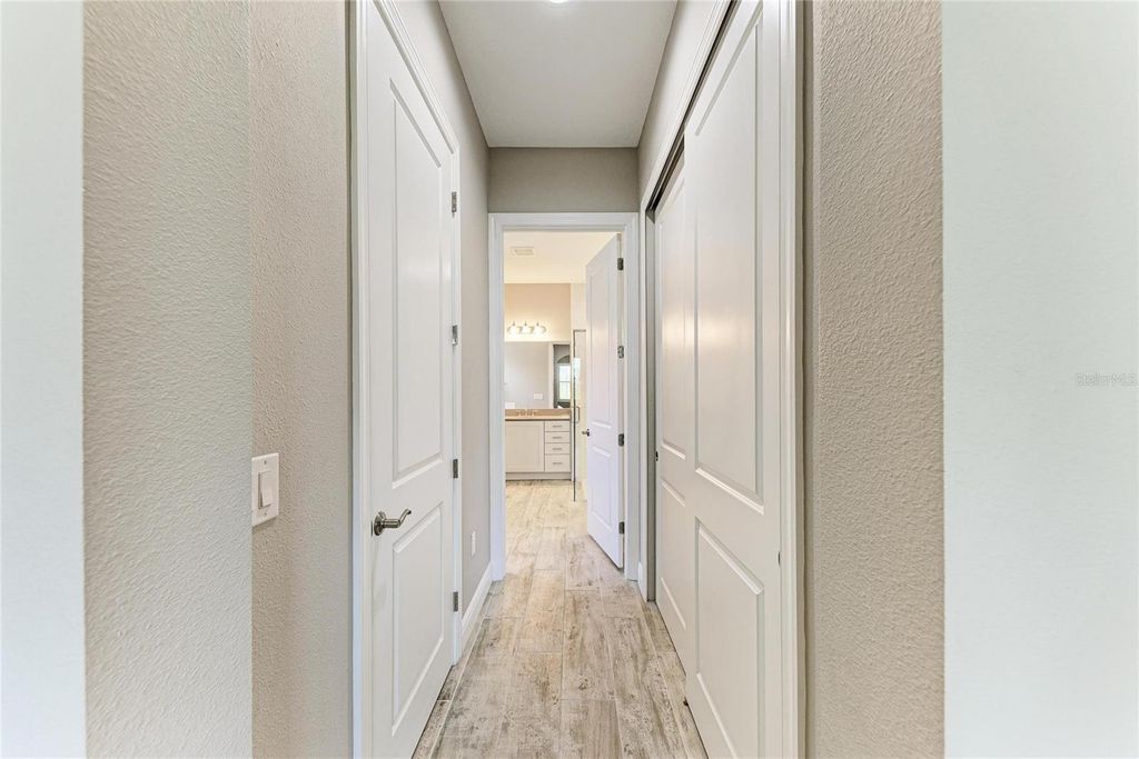 Image 35 of property listing at 10363 MEDJOOL DRIVE, Venice, FL 34293