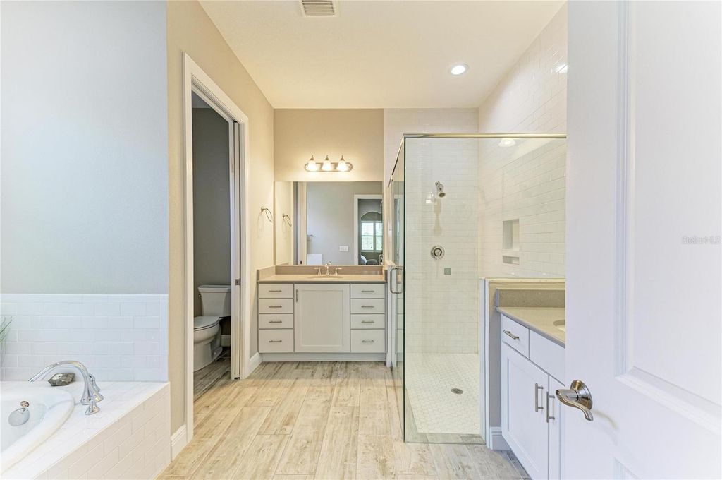 Image 37 of property listing at 10363 MEDJOOL DRIVE, Venice, FL 34293