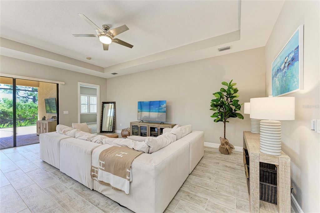 Image 10 of property listing at 10363 MEDJOOL DRIVE, Venice, FL 34293