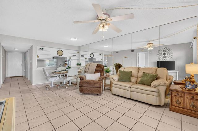 9860 62ND TERRACE N 1043, St Petersburg, FL 33708