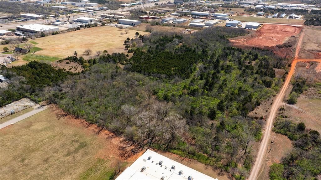 Image 3 of property listing at 7600 N Hudson Avenue, Oklahoma City, OK 73116
