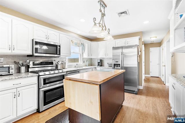 50 Hilltop Terrace, Bloomingdale, NJ 07403