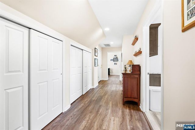 50 Hilltop Terrace, Bloomingdale, NJ 07403