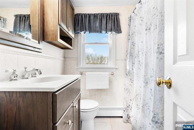 50 Hilltop Terrace, Bloomingdale, NJ 07403