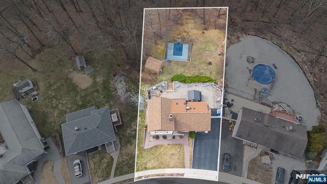 50 Hilltop Terrace, Bloomingdale, NJ 07403