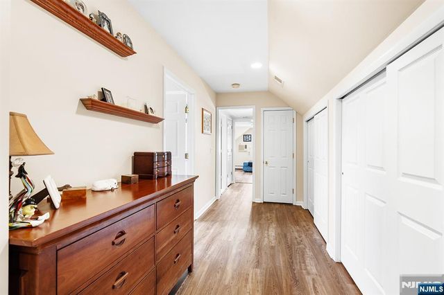 50 Hilltop Terrace, Bloomingdale, NJ 07403