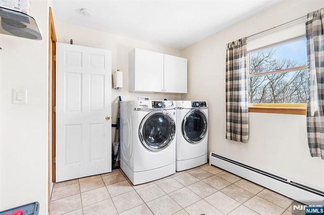 50 Hilltop Terrace, Bloomingdale, NJ 07403