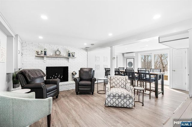 50 Hilltop Terrace, Bloomingdale, NJ 07403