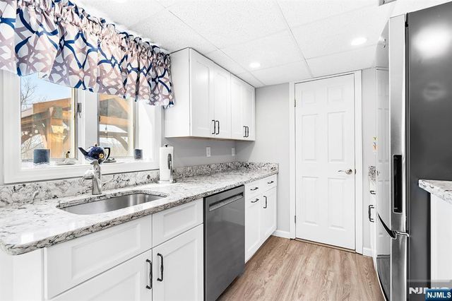 50 Hilltop Terrace, Bloomingdale, NJ 07403