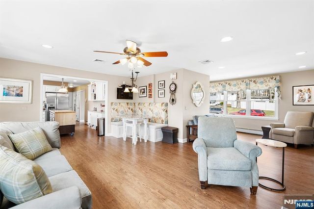 50 Hilltop Terrace, Bloomingdale, NJ 07403