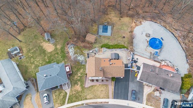 50 Hilltop Terrace, Bloomingdale, NJ 07403