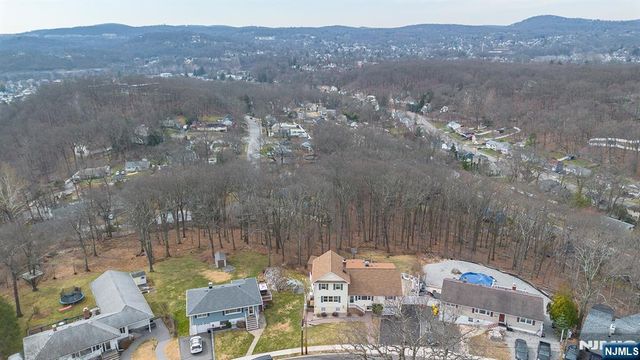 50 Hilltop Terrace, Bloomingdale, NJ 07403