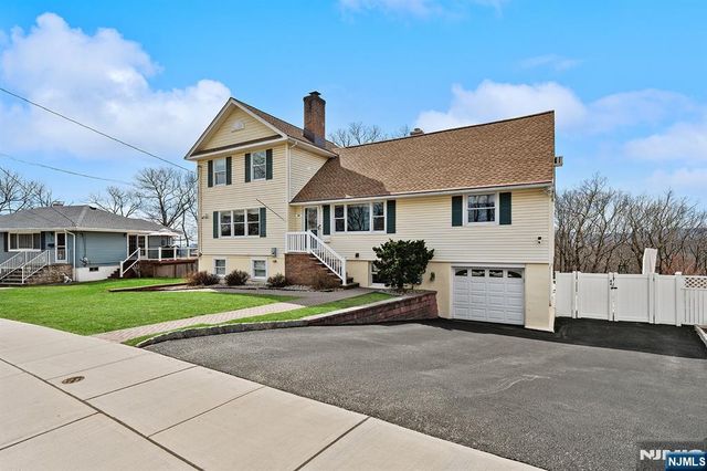 50 Hilltop Terrace, Bloomingdale, NJ 07403
