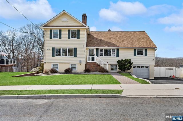 50 Hilltop Terrace, Bloomingdale, NJ 07403