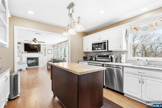 50 Hilltop Terrace, Bloomingdale, NJ 07403