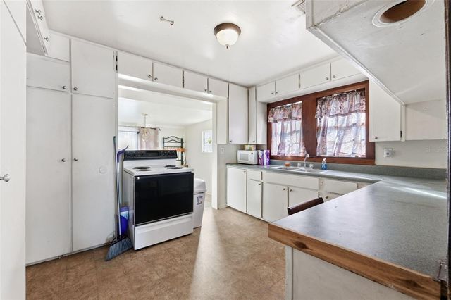 5328 17TH STREET, Zephyrhills, FL 33542