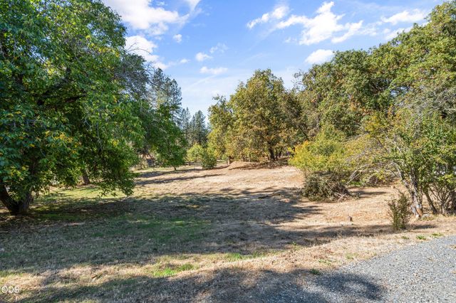 2788 Midway Avenue, Grants Pass, OR 97527
