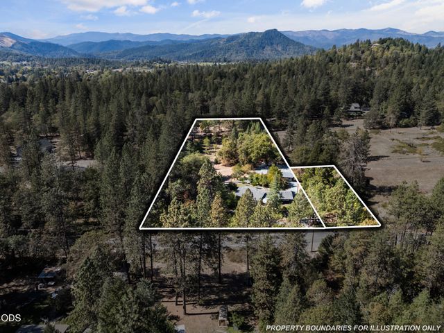 2788 Midway Avenue, Grants Pass, OR 97527