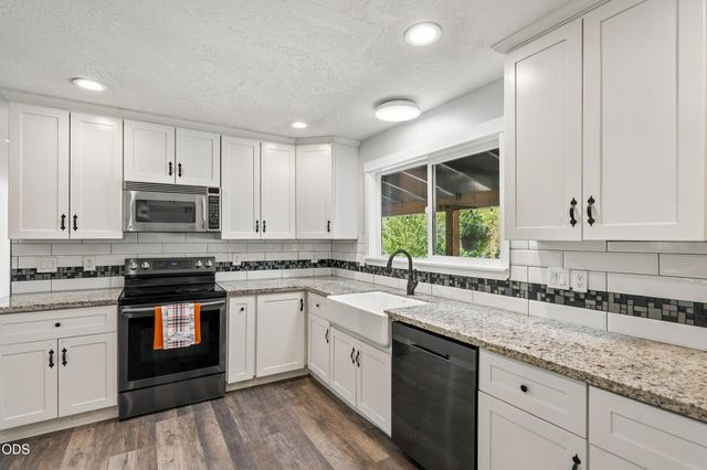 2788 Midway Avenue, Grants Pass, OR 97527