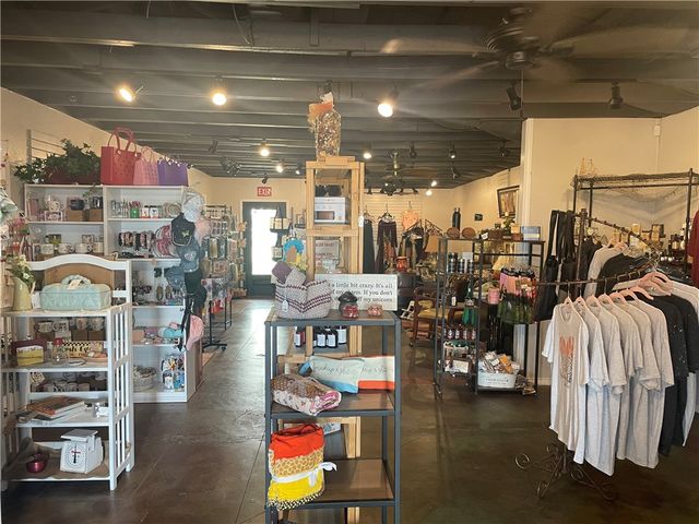 15210 Northwest Blvd, Robstown, TX 78380